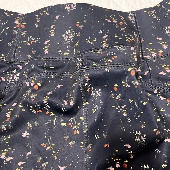 Blue leggings, only worn once, pockets, pocket with zipper, from Kohls - Picture 6 of 6